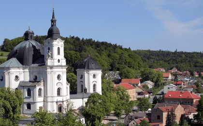 Poutníkům jsou ve Křtinách dveře vždy otevřeny!